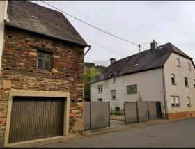 Casa de dos familias En venta en Wintrich-Bernkastel-Wittlich, Alemania