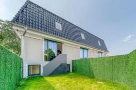 Semi-detached house For Sale in Berlin-Gropiusstadt, Germany