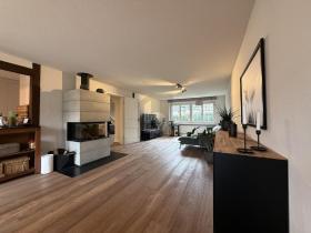 Maisonette lakás Kiadó a  oldalon. Rümikon, Svájc
